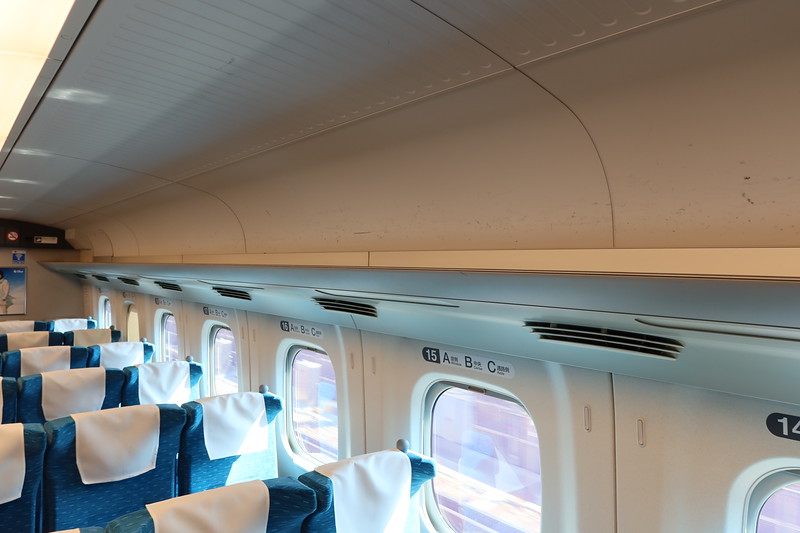 Shinkansen luggage rack