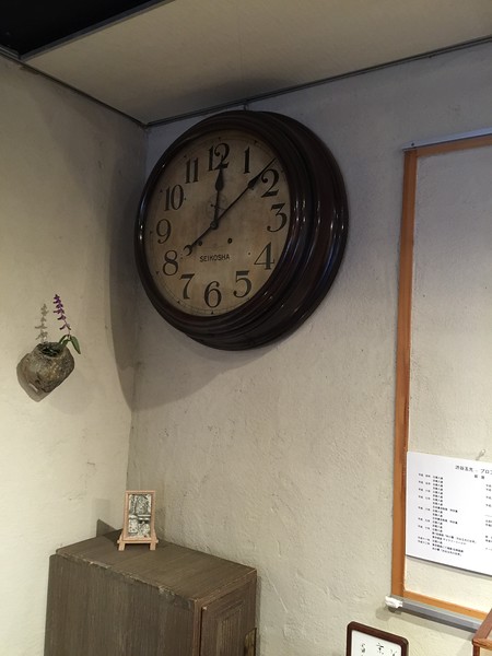 Massive clock at Kigakuen