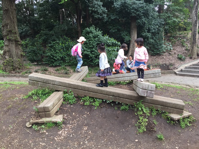 Kids walking in endless circles