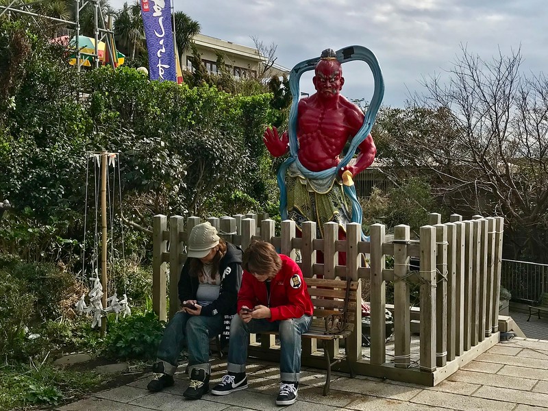 A statue at the entrance to Enoshima Daishi.