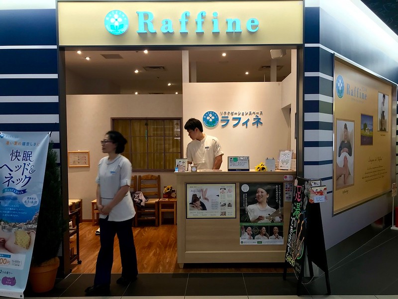 This massage center is on the 5th floor.