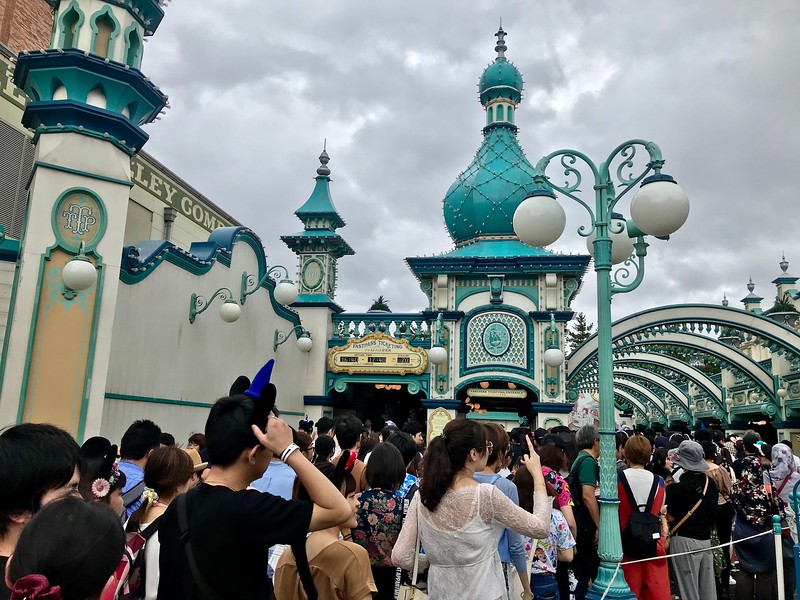 Queues for Toy Story Mania in the morning.