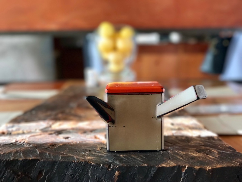 The vessel containing soba-yu.