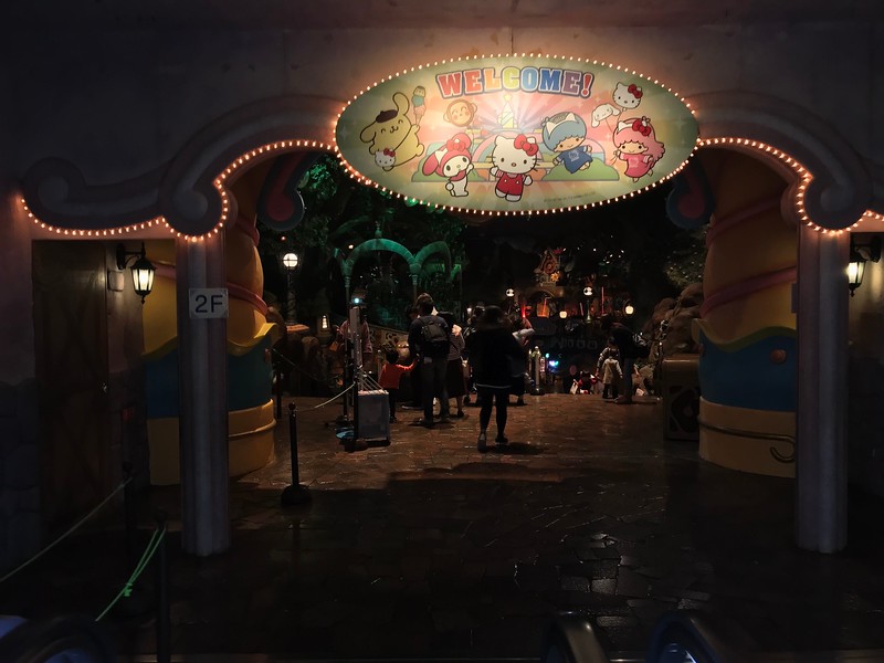 The welcome sign at the bottom of the escalators.