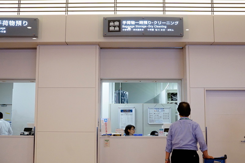 The baggage storage counter in the arrivals hall also offers dry-cleaning services. Win!