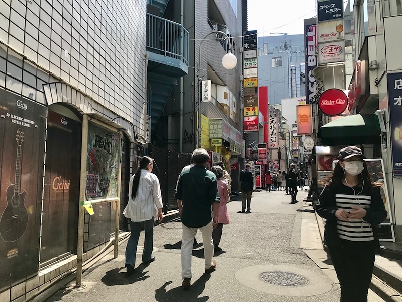 Turning into the road where Fukudaya is.