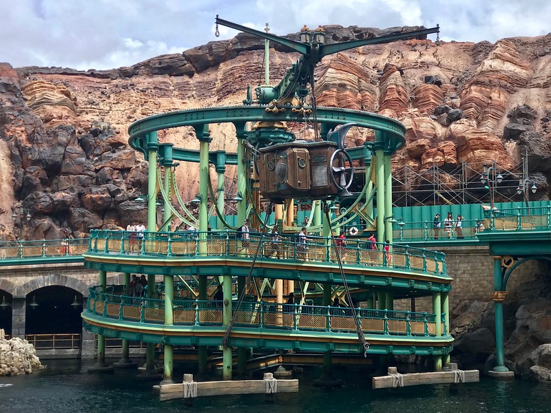 The winding entrance to 20,000 Leagues Under The Sea.