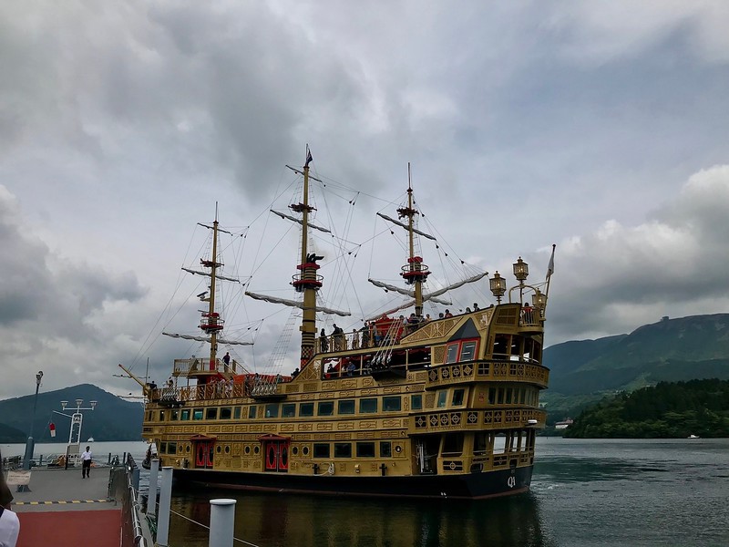 The Queen Ashinoko pirate boat.