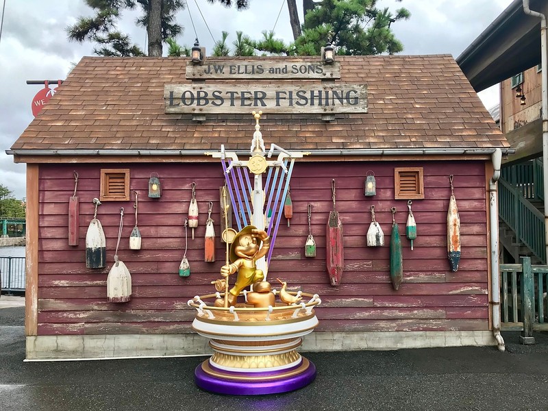 One of the park’s many Mickey Mouse statues.