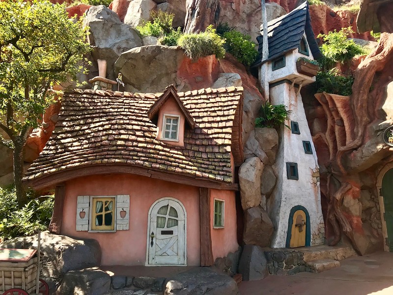 Cutesy backdrops straight out of the movie. 