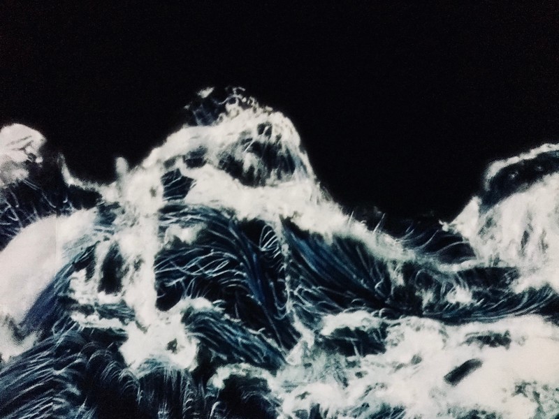 Continuously crashing waves on a wall.