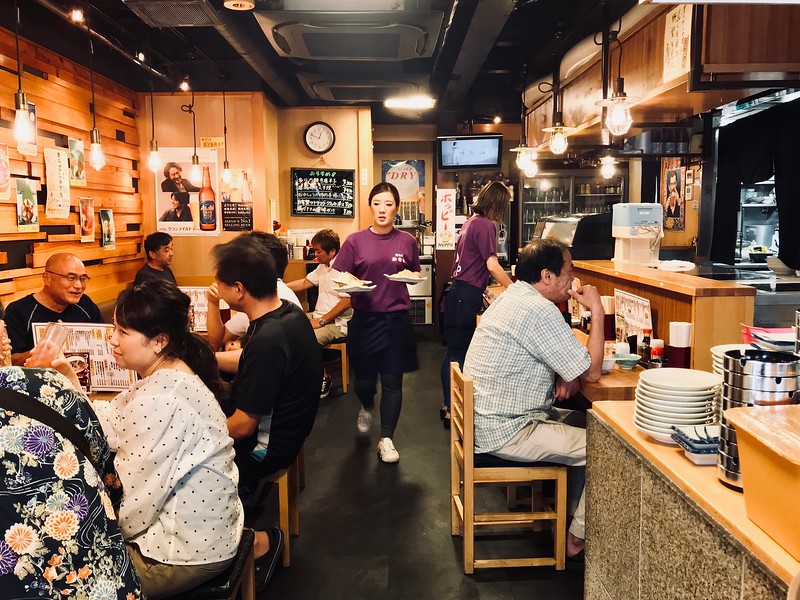 Lively lunchtime at Kanoya on a weekday.