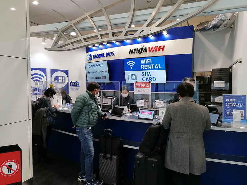 Global and Ninja Wifi pickup counter at Haneda