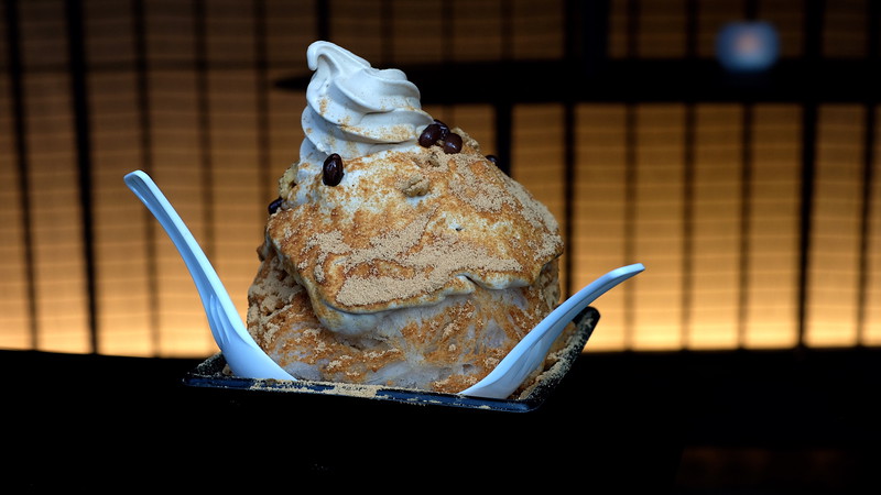 A massive kakigori for two.