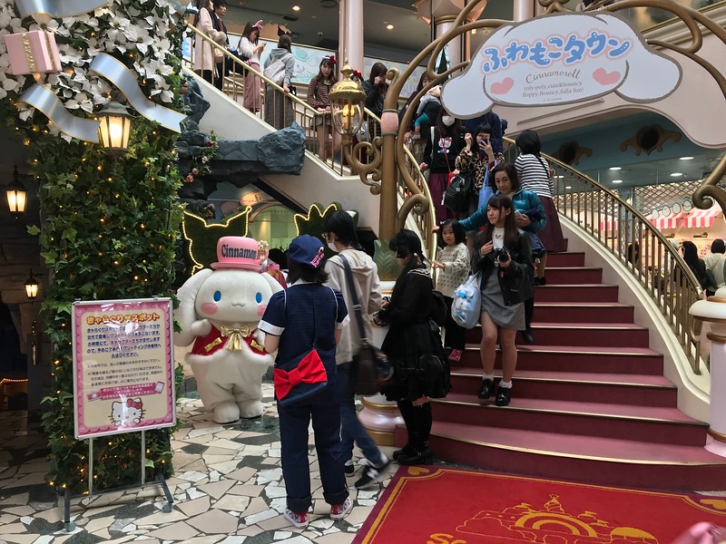 Queuing for photo opportunities.