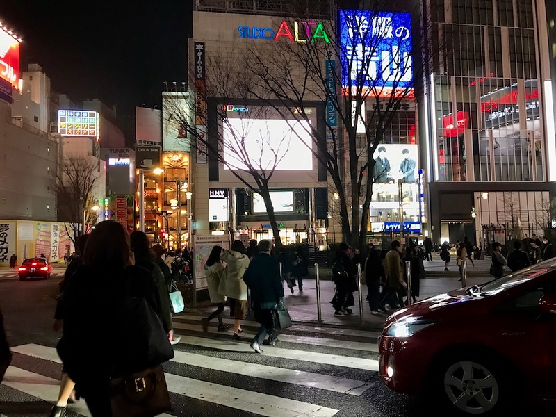 Everyone’s heading to Kabukicho at this time of the evening.
