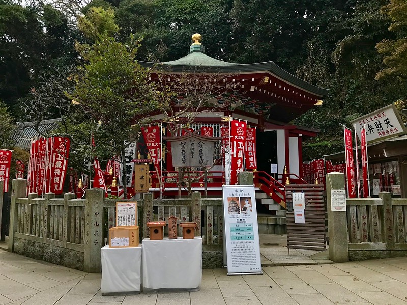 Benzaiten statues inside.