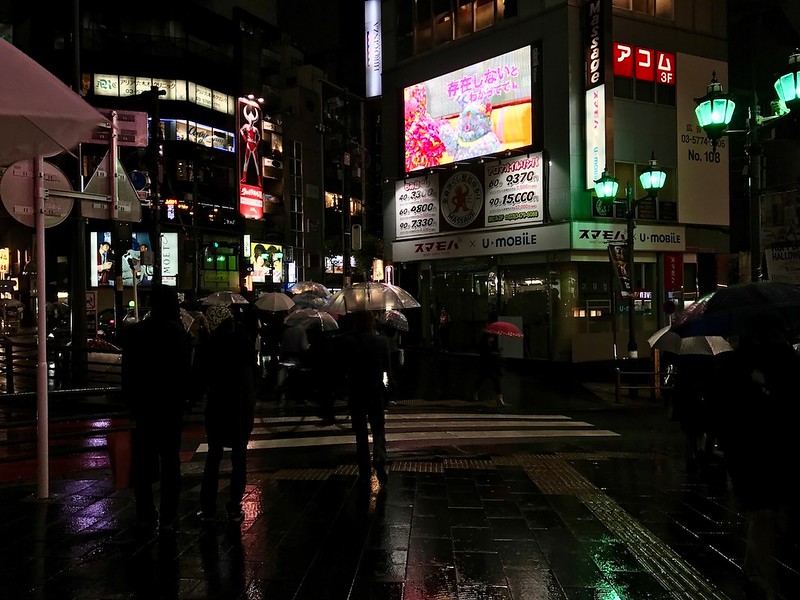 You’ll need to turn right when you see the U-mobile shop on this corner. You’ll need to turn right when you see the U-mobile shop on this corner.