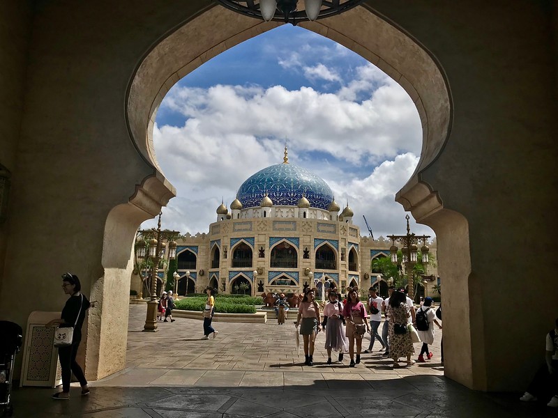 Central courtyard in the Arabian Coast.