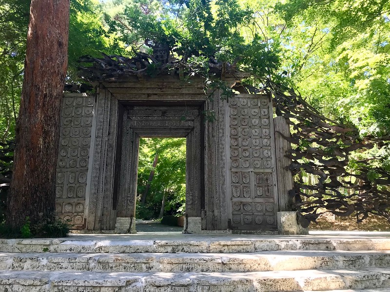 The entrance to the Itchiku Kubota Art Museum.