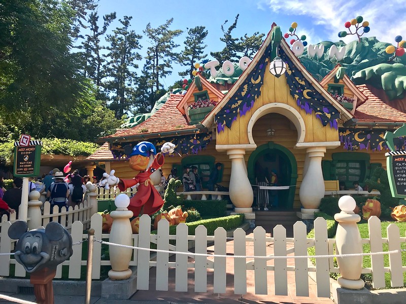 Mickey’s house with Halloween decorations.