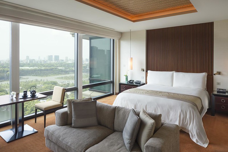 Double room in The Peninsula Tokyo hotel with living area and view of the Imperial Palace outside Double room in The Peninsula Tokyo hotel with living area and view of the Imperial Palace outside