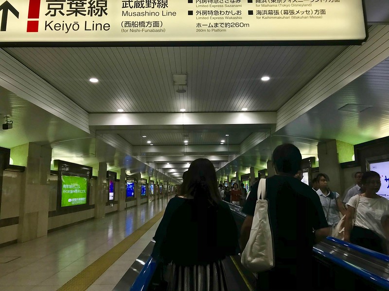 A walkalator towards the Keiyo Line.