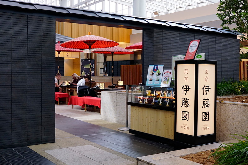 Saryo Itoen is located near the escalators, at the entrance to Edo Market.