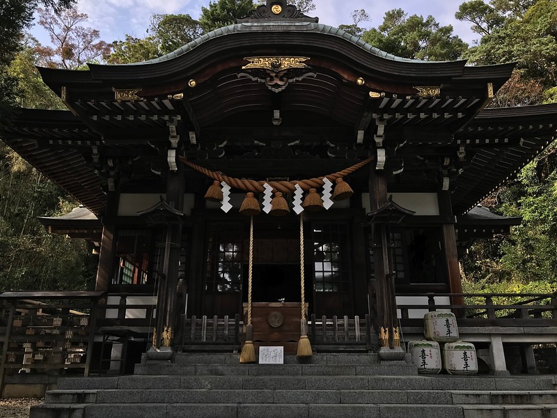 The main shrine building of Shimoda Hachiman Shrine.