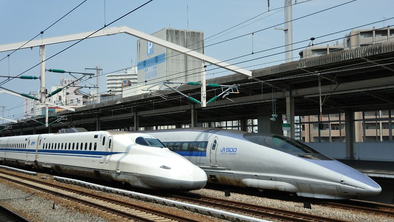 Shinkansen in the station copyright Takeshi Kuboki