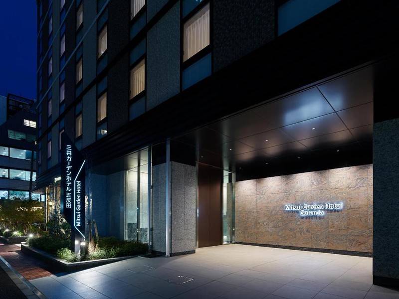 Nighttime view of the exterior of the Mitsui Garden Hotel Gotanda in Tokyo
