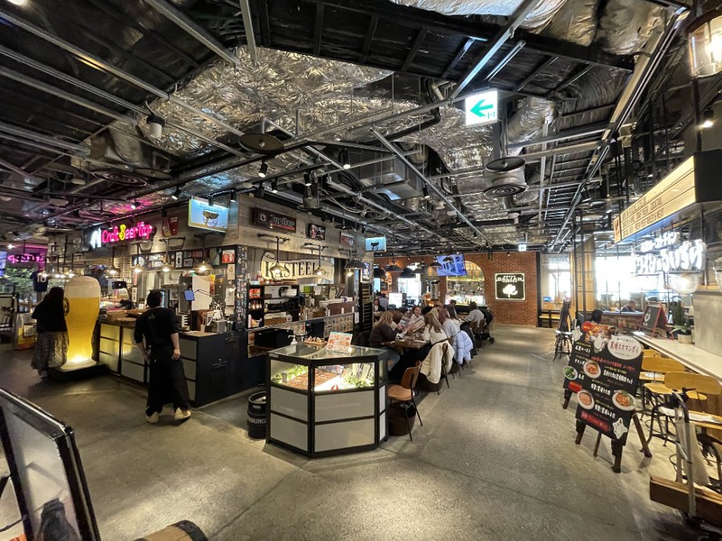 The second food floor of the Shibuya Stream shopping complex, featuring a bar and other places to eat