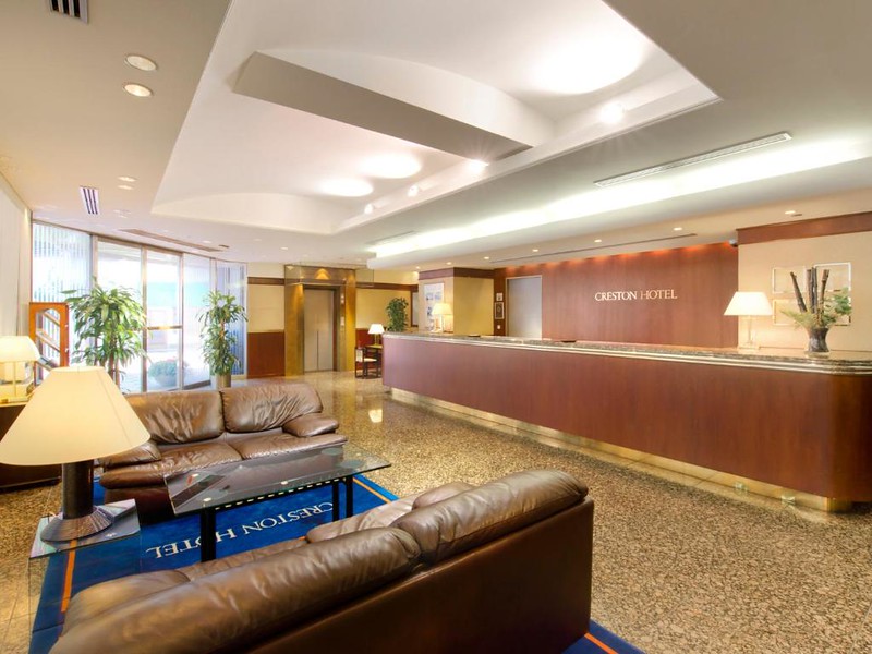 Lobby area of the Shibuya Creston Hotel in Tokyo with large leather sofas and wide check-in desk