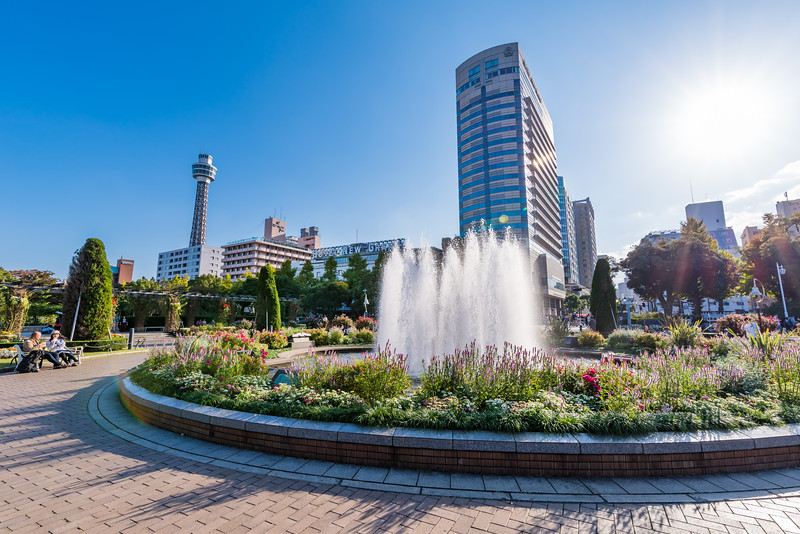 The fountain in Yamashita Park beneath bright blue skies.. Editorial credit: picture cells / Shutterstock.com