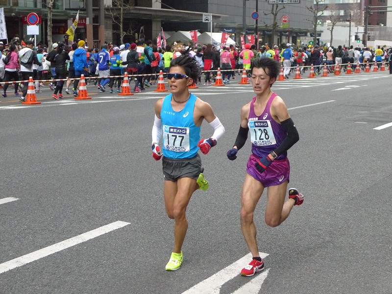 Two runners battle it out in the 2018 Tokyo Marathon copyright nakashi Two runners battle it out in the 2018 Tokyo Marathon copyright nakashi