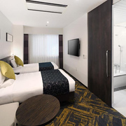 View of a twin room and bathroom in Tokyo’s Hotel MyStays Hamamatsucho