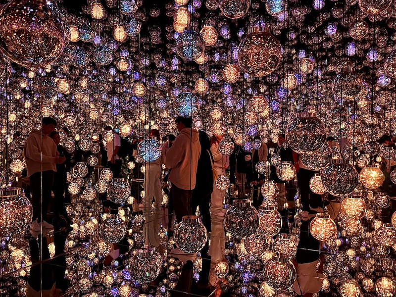 A teamLab Borderless infinity room full of dangling light-filled globes