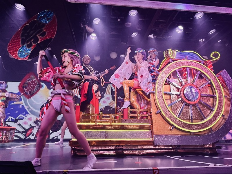 Performers and dancers on stage at Samurai Restaurant Time