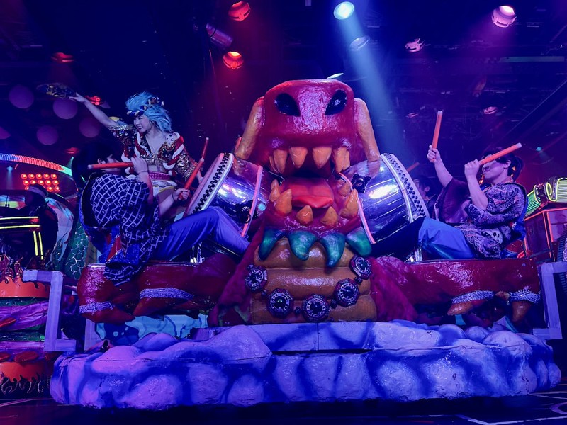 A dragon float ridden by drummers at Samurai Restaurant Time