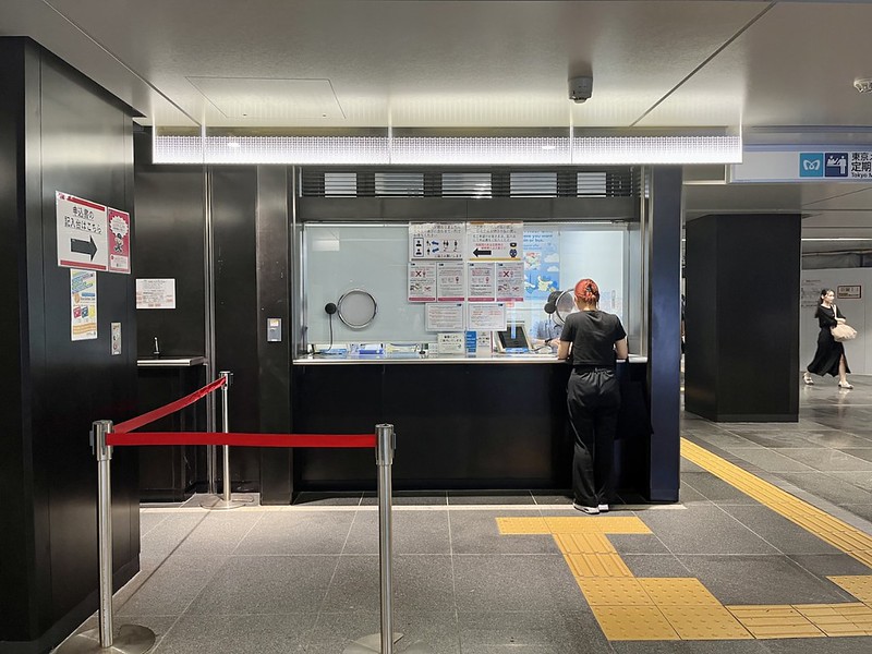 IC card sales counter in Tokyo Metro Ginza Station, located near exit B6 IC card sales counter in Tokyo Metro Ginza Station, located near exit B6